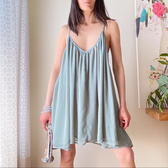 NA-KD sage green flowy loose spaghetti strap baby doll mini dress - Picture 2 of 14